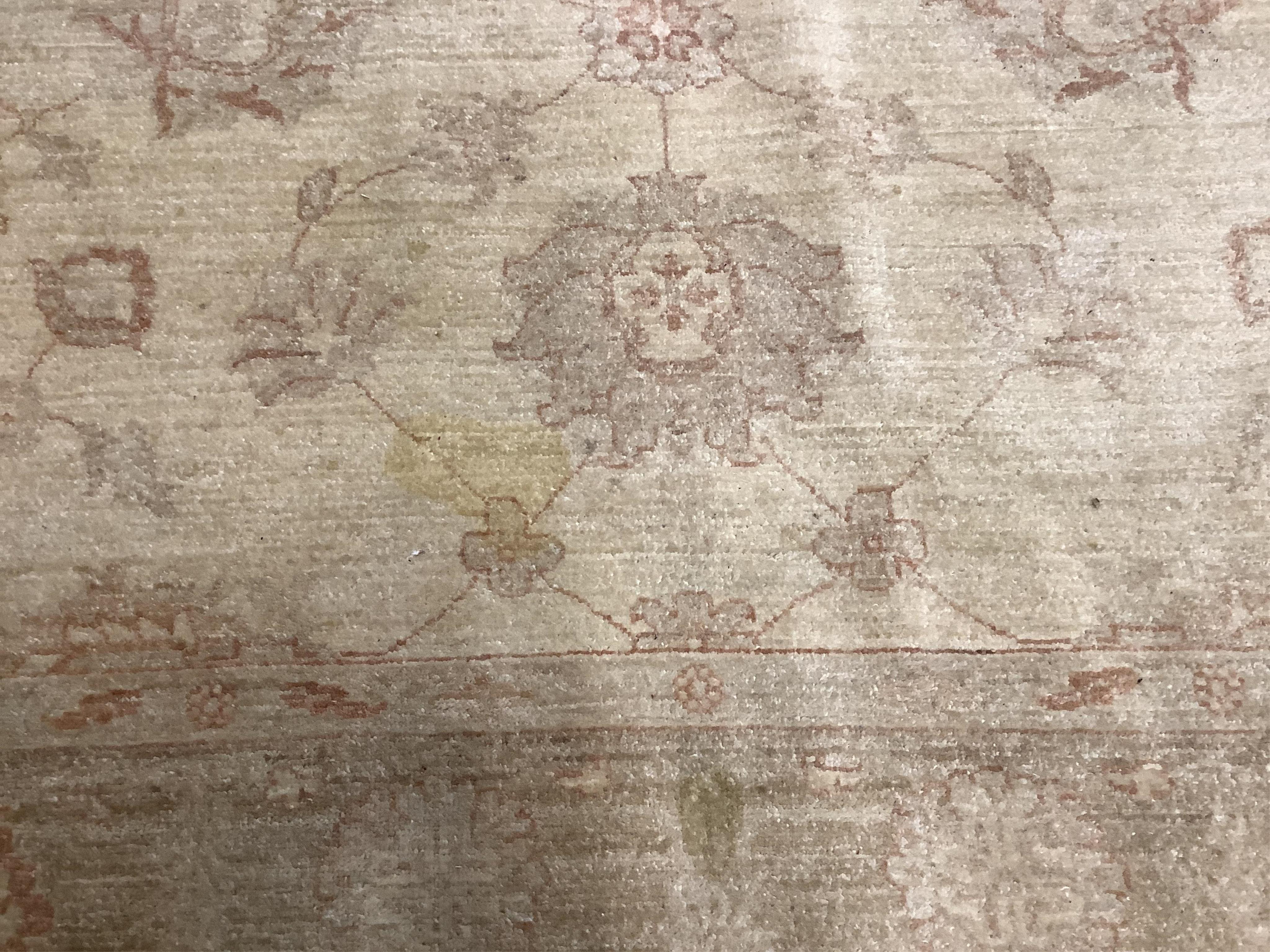 A Zeigler style ivory ground carpet, 260cm x 178cm. Condition - good but has a small stained patch and will require cleaning.